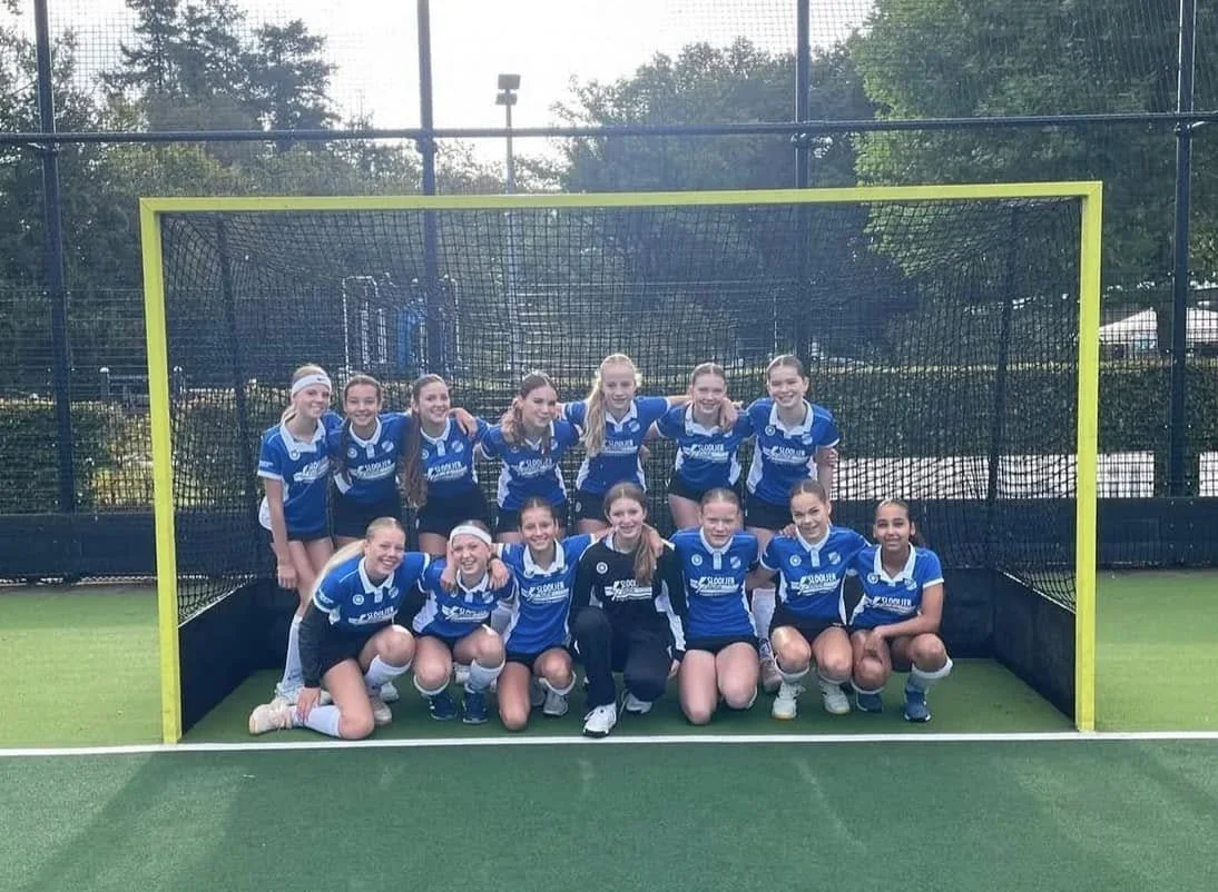 Sportteam in door Slooijer Electro gesponsorde kleding